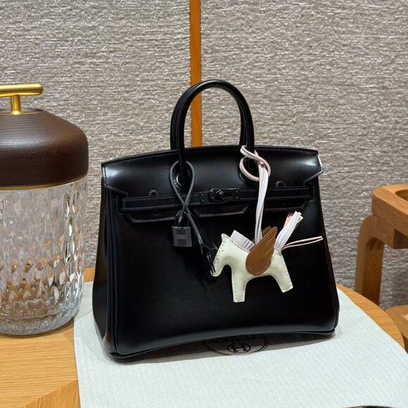 Classic Hermes Bag: A Stylish and Versatile Choice for Elegance - Picture 1 of 10
